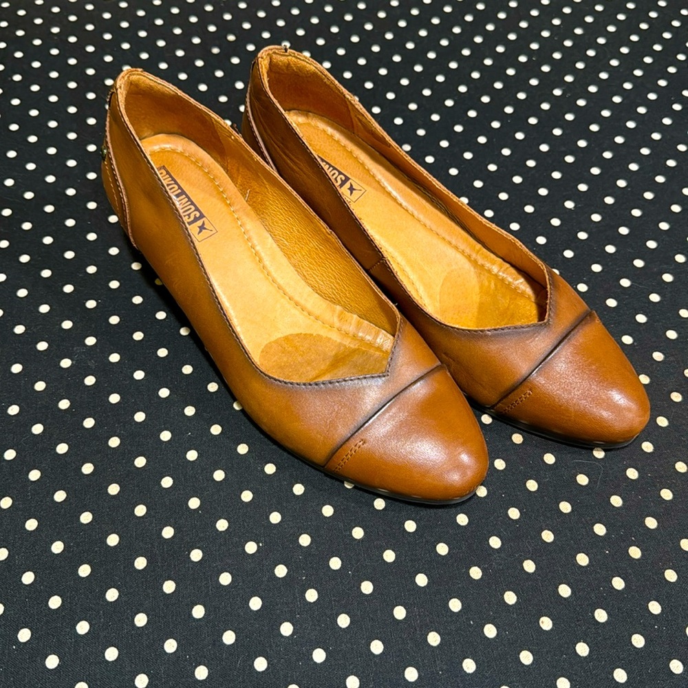 Pikolinos tan 2 inch heel dress shoe